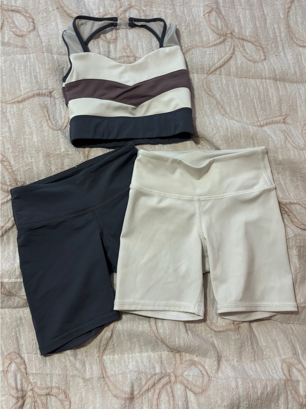 Kids active set High-Rise Biker Shorts - gray and Cream and top tiger Friday